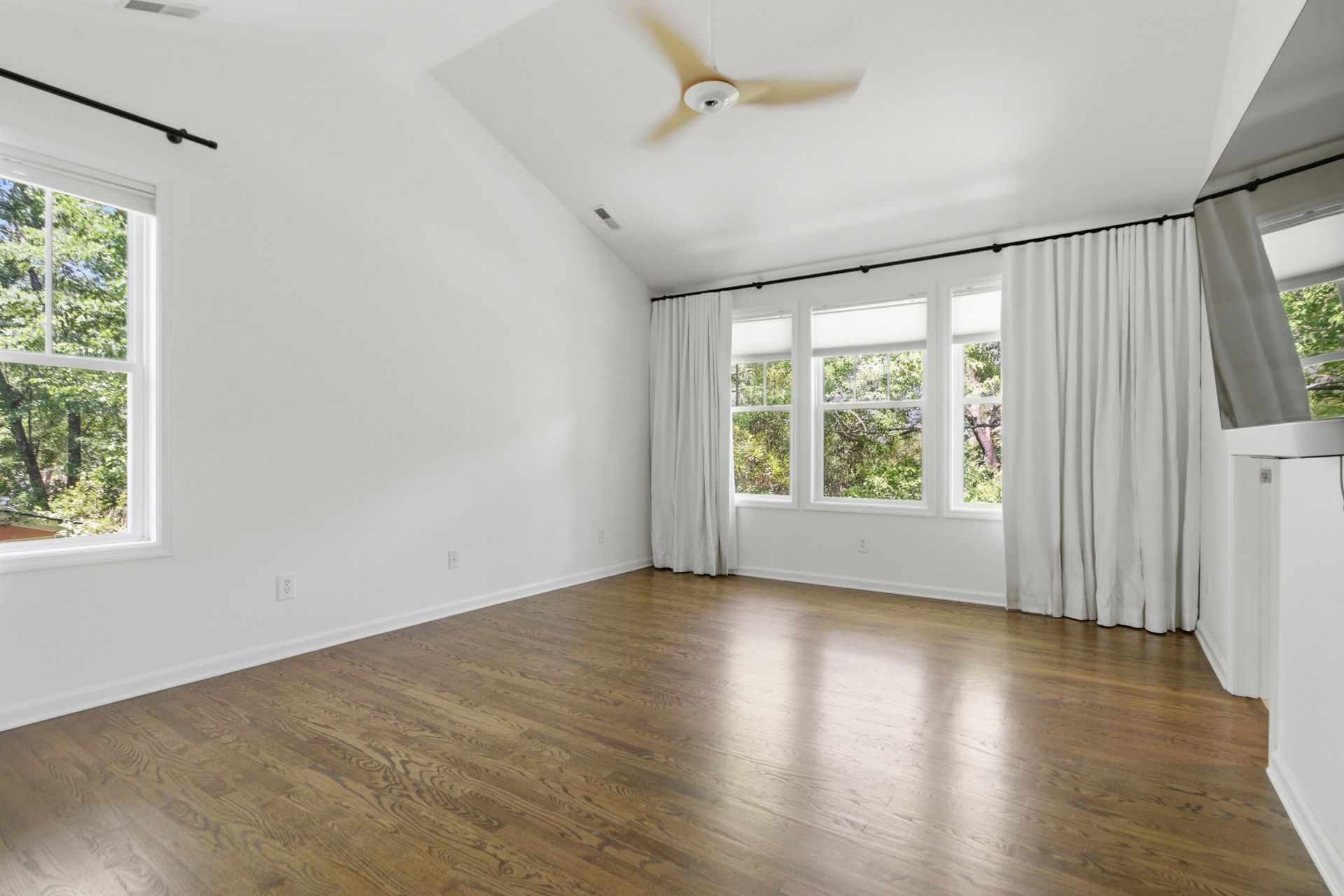 1061 Barfield Street Photo 21