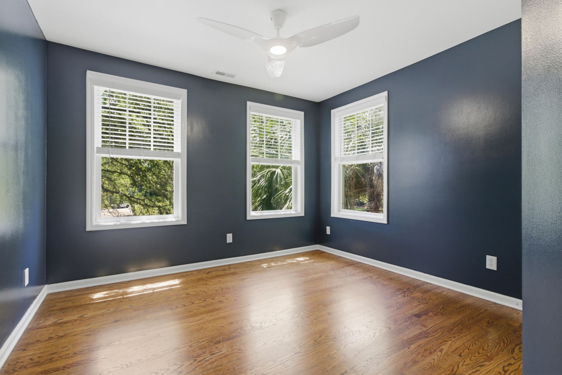 1061 Barfield Street Photo 28