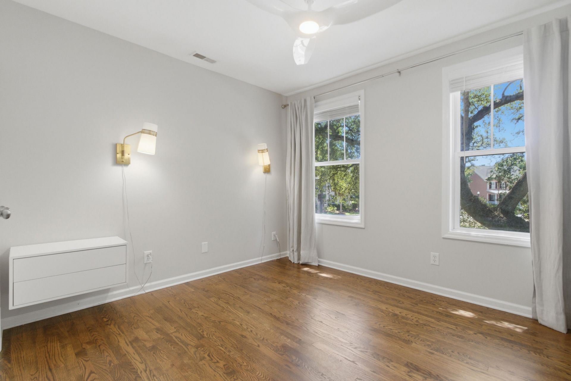 1061 Barfield Street Photo 32