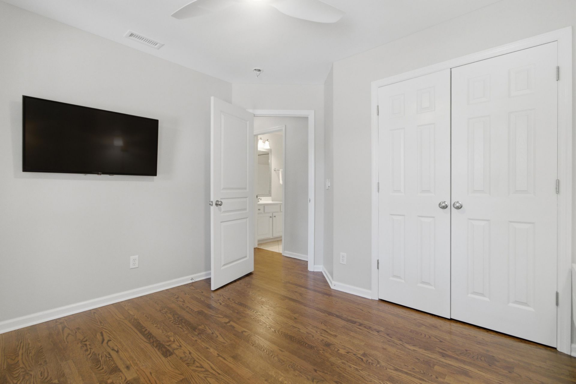 1061 Barfield Street Photo 33