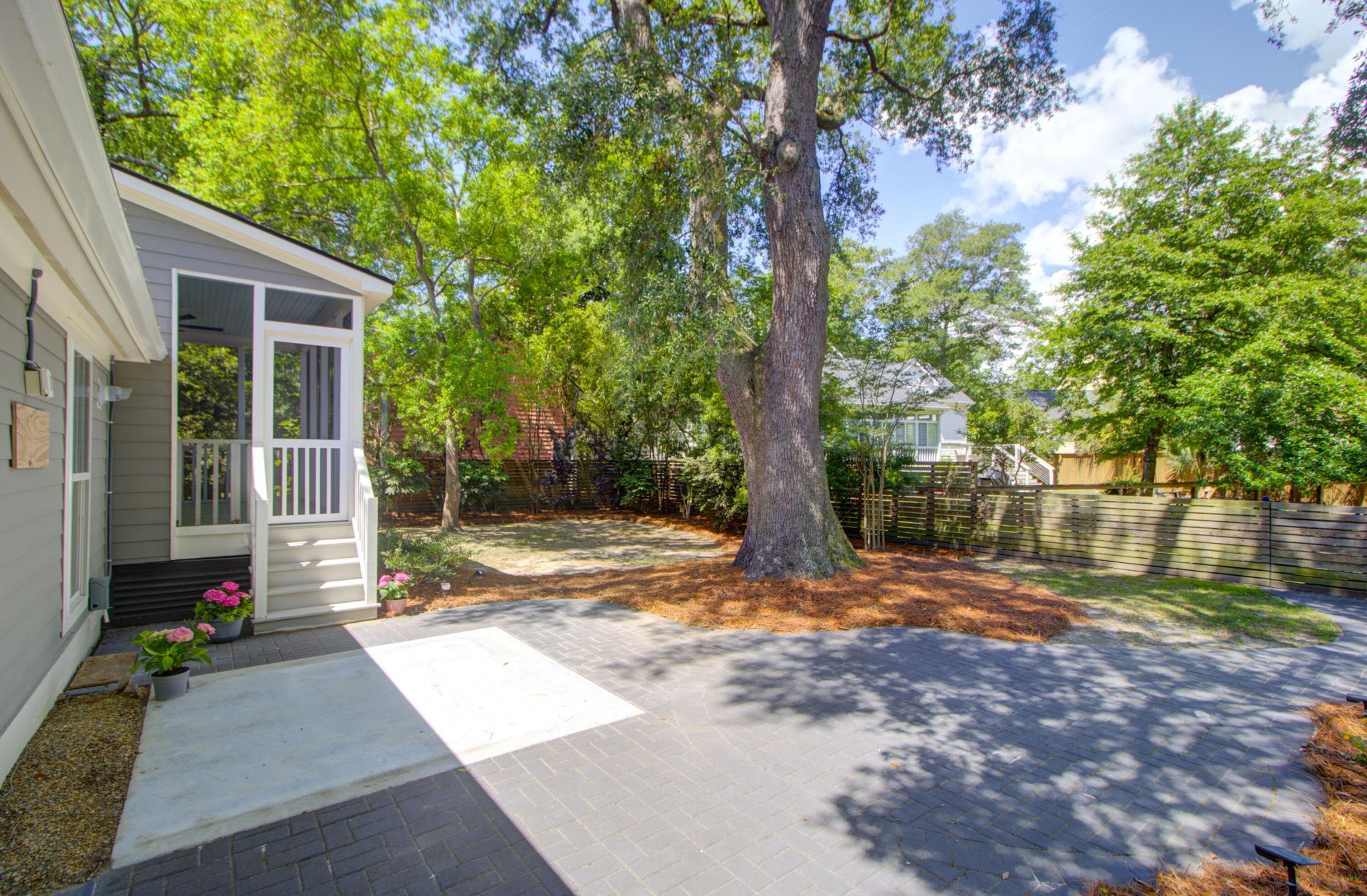 1061 Barfield Street Photo 38