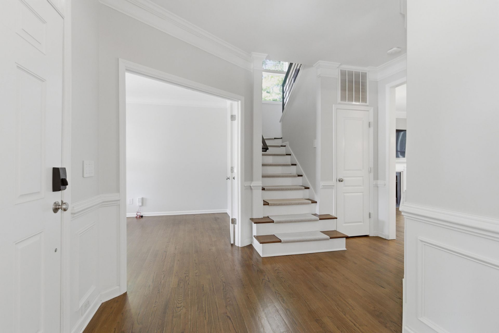 1061 Barfield Street Photo 6
