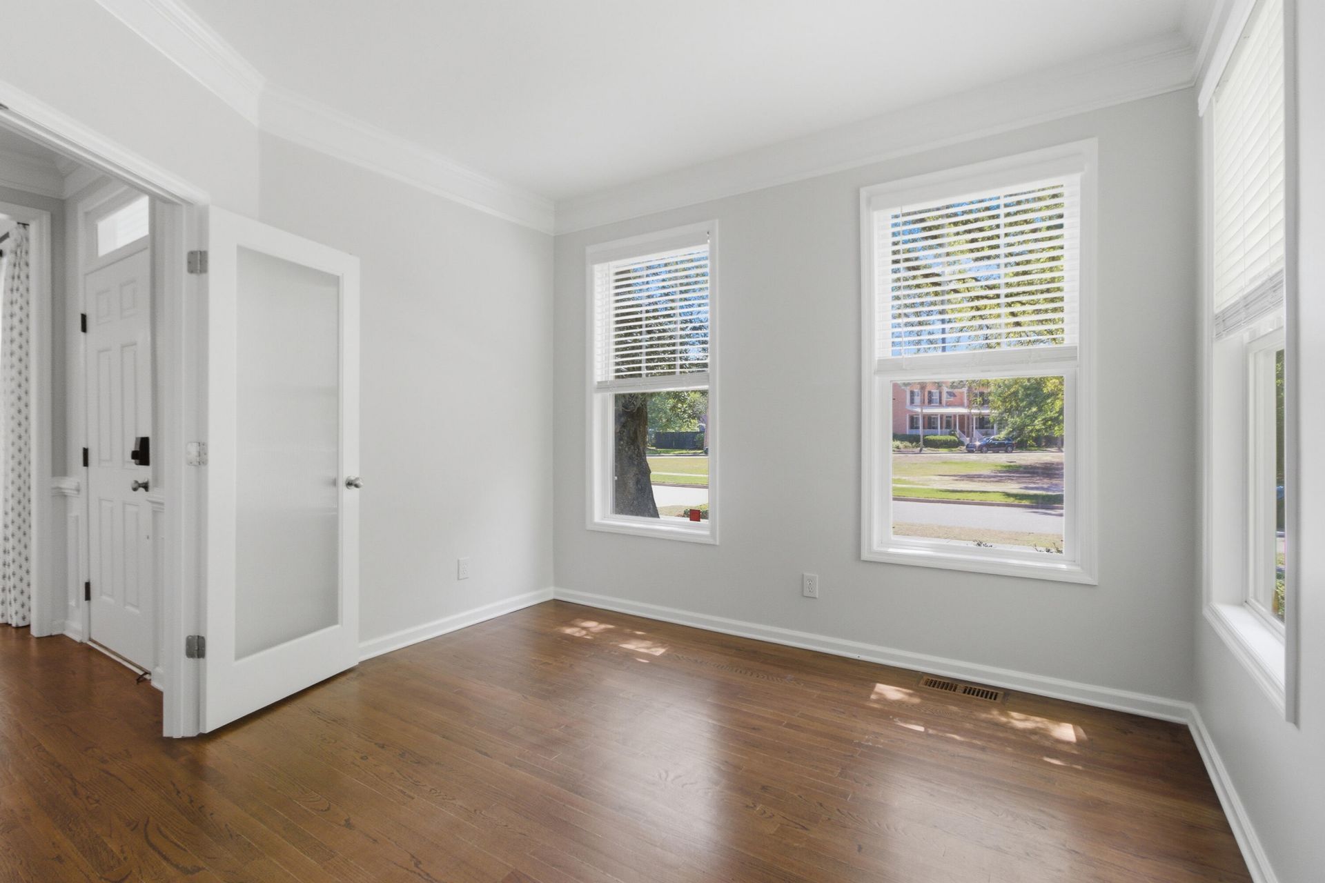 1061 Barfield Street Photo 8