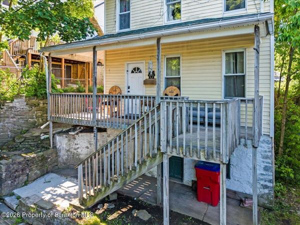 22 9th Avenue, Carbondale, PA 18407