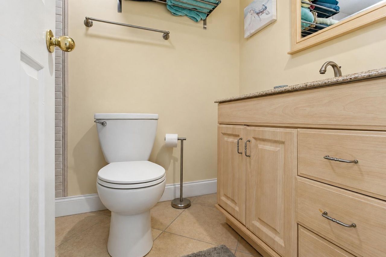 34 Colonial Club Drive, Unit 204, Boynton Beach, FL 33435 Photo