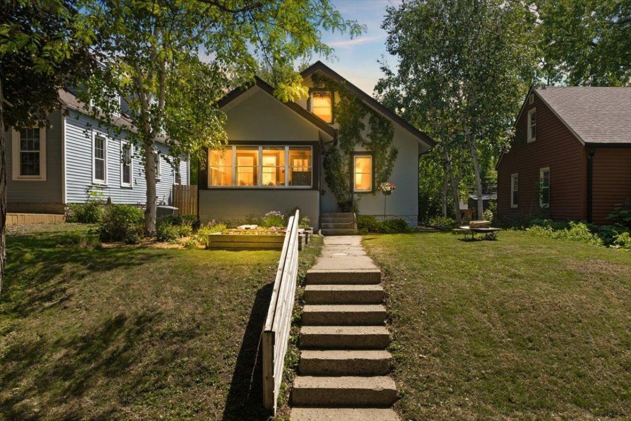 5233 44th Avenue S, Minneapolis, MN 55417