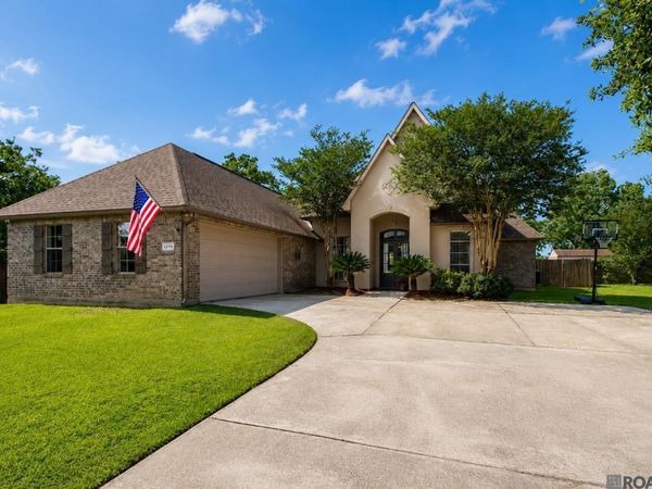 13720 Parkway Dr, Denham Springs, LA 70726