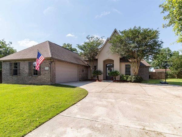 13720 Parkway Dr, Denham Springs, LA 70726