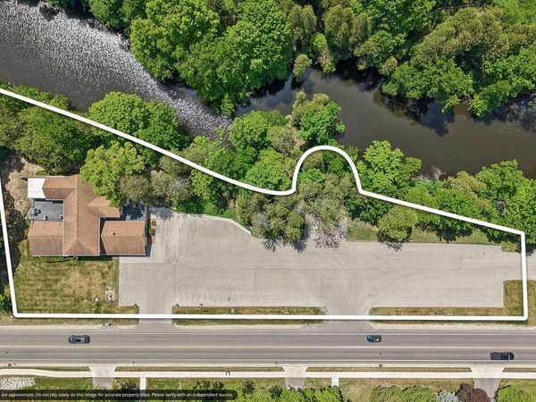 5009 Columbia ROAD, Cedarburg, WI 53012