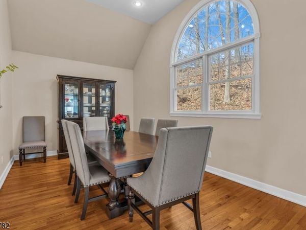 15 High Mountain Rd, Oakland, NJ 07436