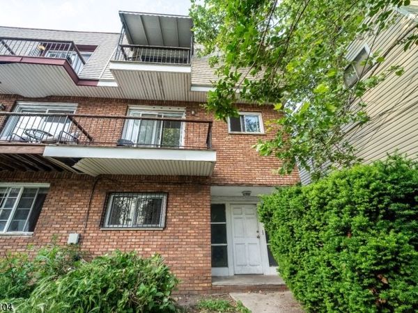 6 Bayside Park Dr, Jersey, NJ 07305