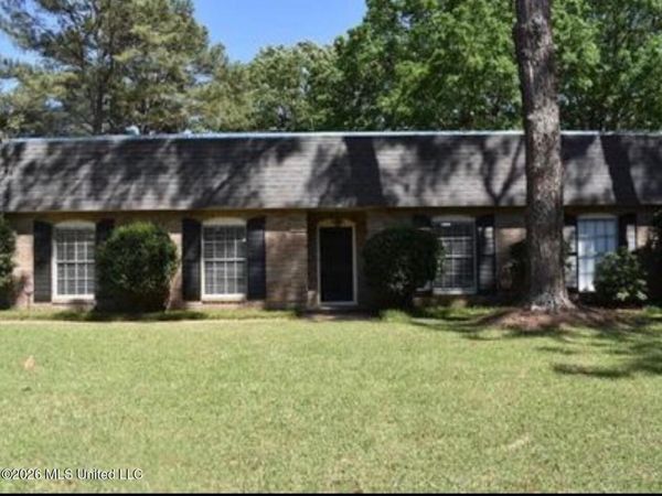 5230 Ridgewood Road, Jackson, MS 39211