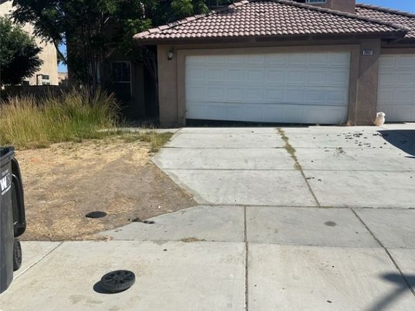 2037 E Kettering Street, Lancaster, CA 93535