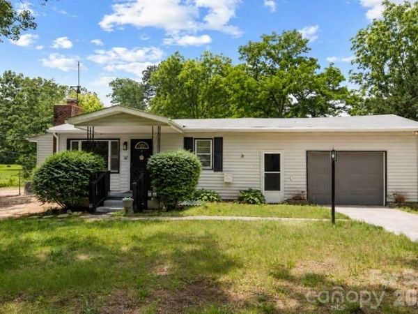 1323 Locust Grove Road , Hendersonville, NC 28792