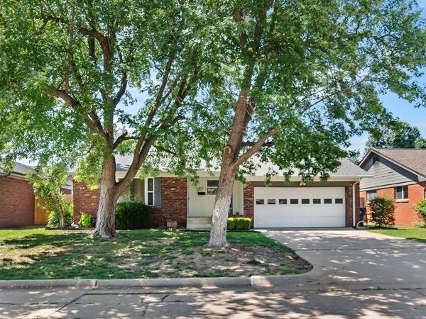 2824 Manchester Drive, The Village, OK 73120