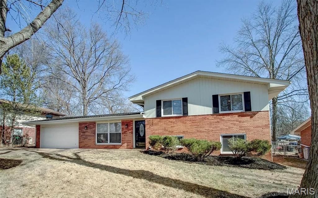 824 English Lane , Belleville, IL 62223 Main Photo