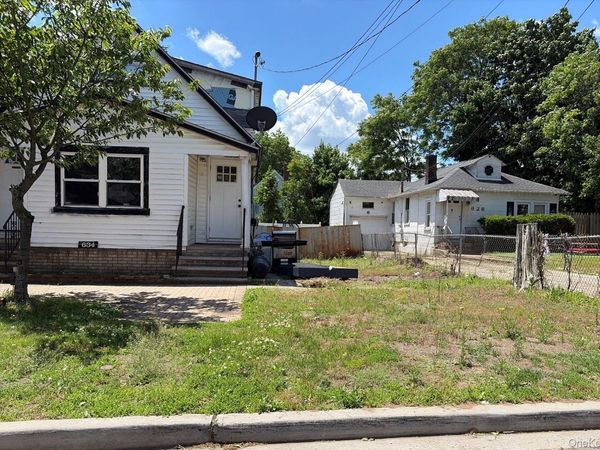 634 Hillside Court , Uniondale, NY 11553