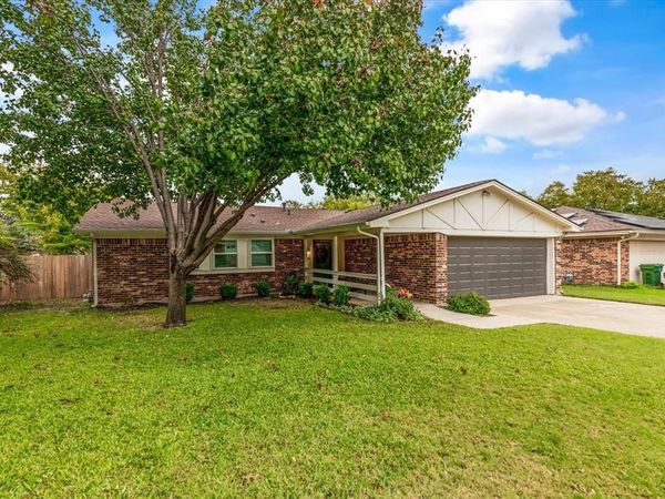 2021 Memphis Drive, Bedford, TX 76022