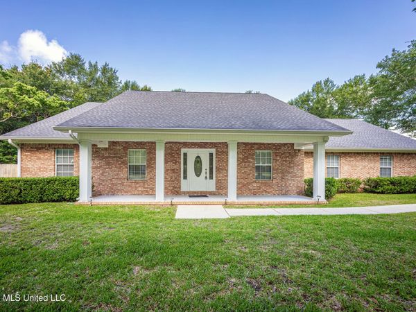 13813 Puerto Drive, Ocean Springs, MS 39564