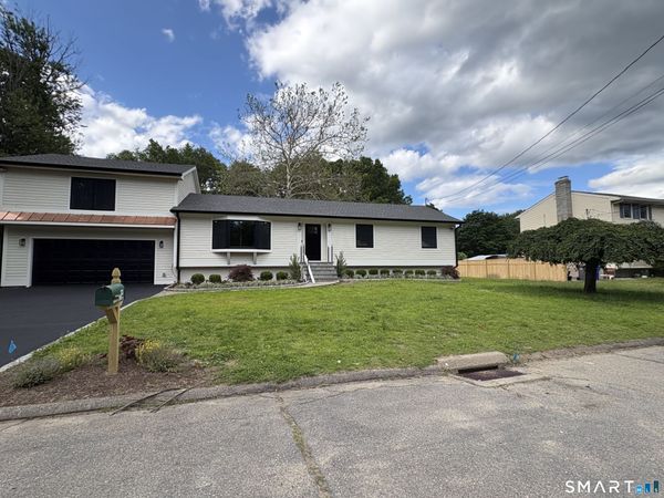 33 Manor, Trumbull, CT 06611