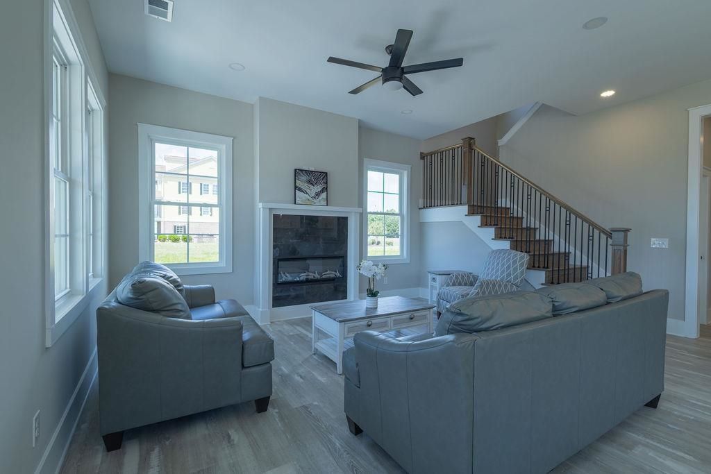 468 Saint Julian Ln. Photo 17