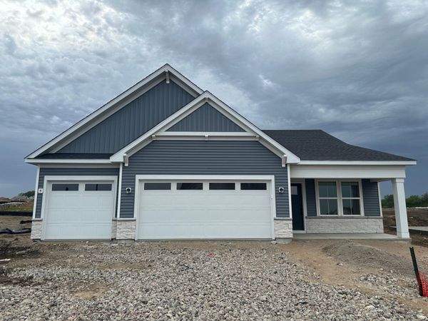 1664 Lund Way , Shakopee, MN 55379