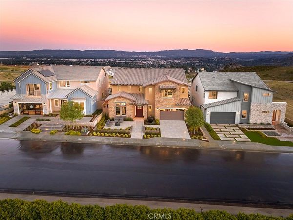 11814 Canoga Avenue, Chatsworth, CA 91311