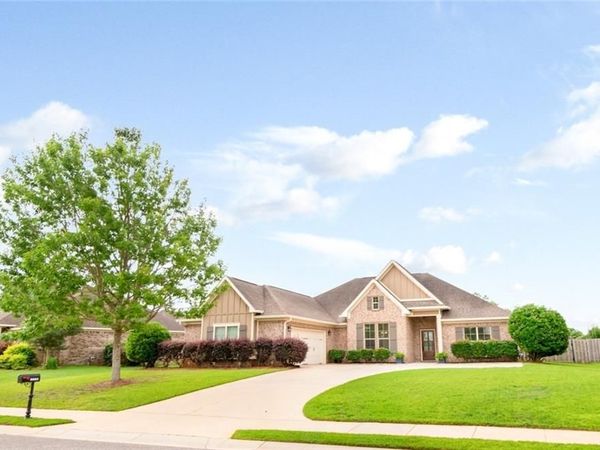 8883 Bainbridge Drive, Daphne, AL 36526
