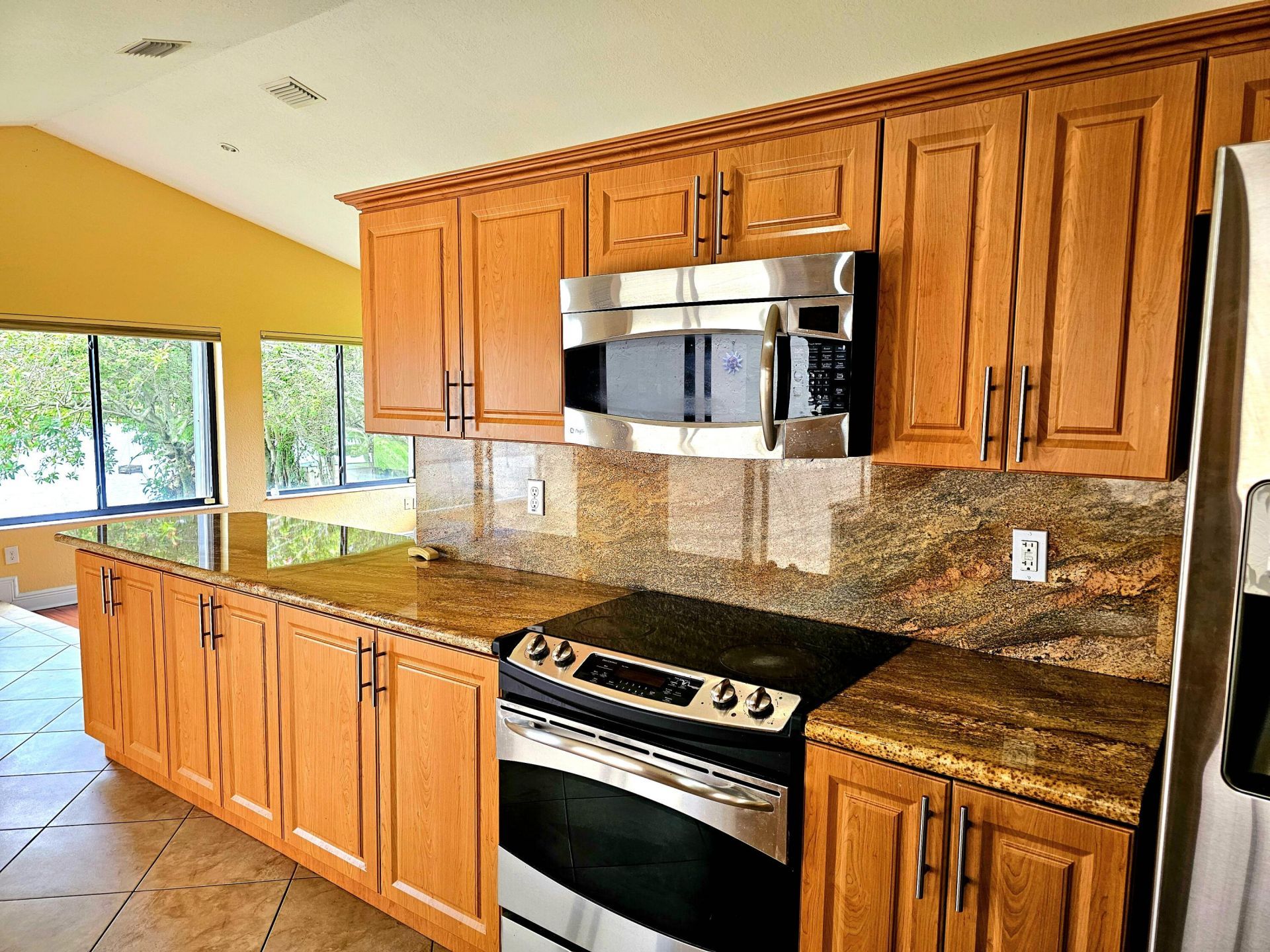566 Village Lake Drive, Weston, FL 33326 Photo