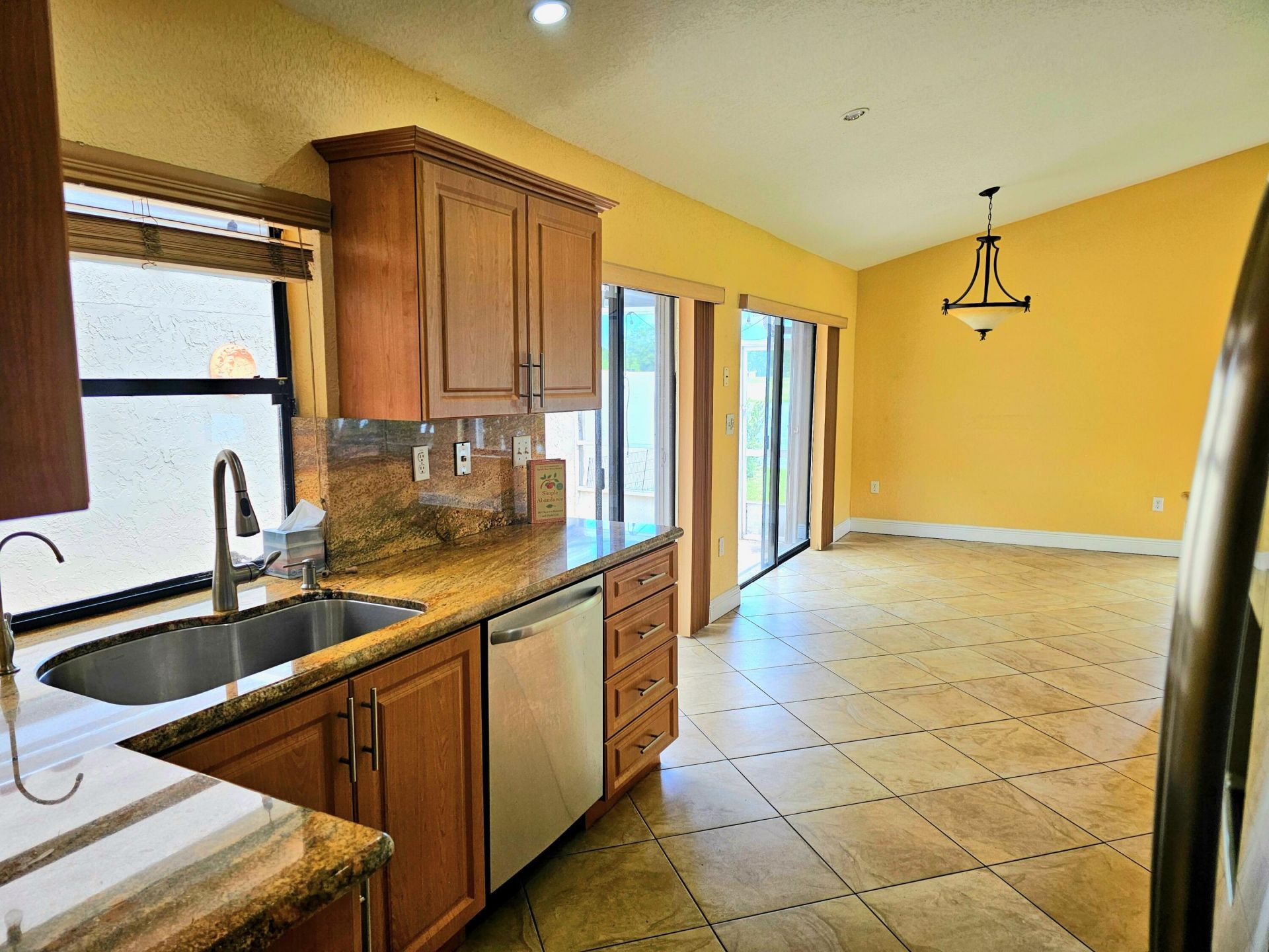 566 Village Lake Drive, Weston, FL 33326 Photo
