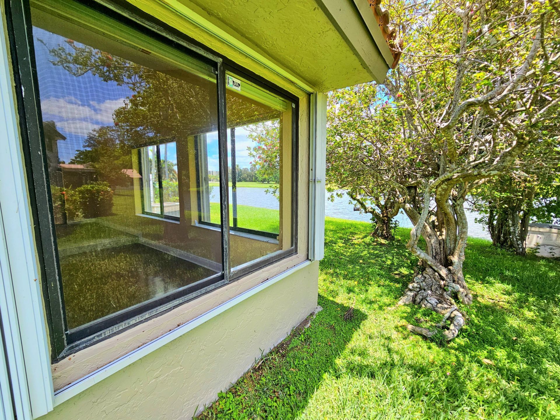 566 Village Lake Drive, Weston, FL 33326 Photo
