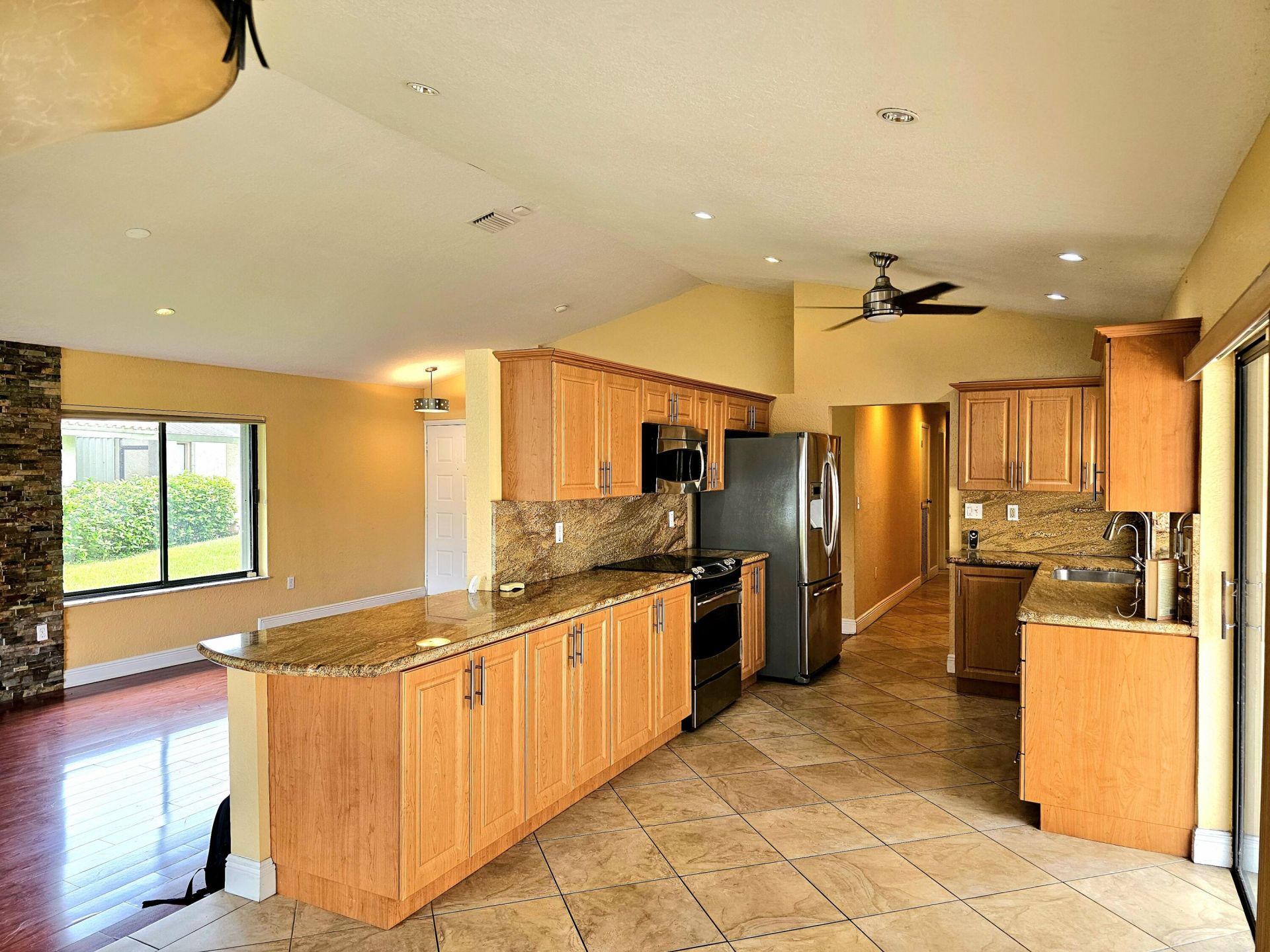 566 Village Lake Drive, Weston, FL 33326 Photo