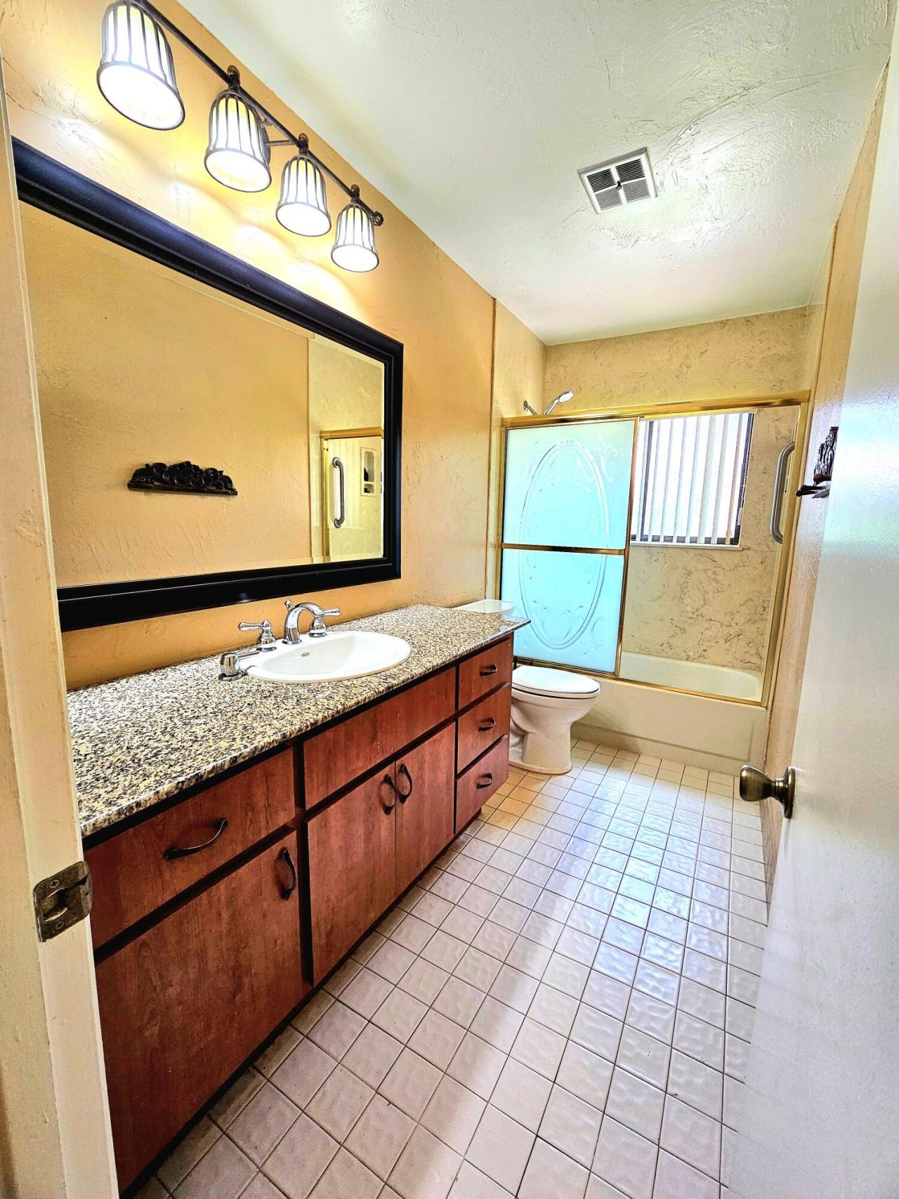 566 Village Lake Drive, Weston, FL 33326 Photo