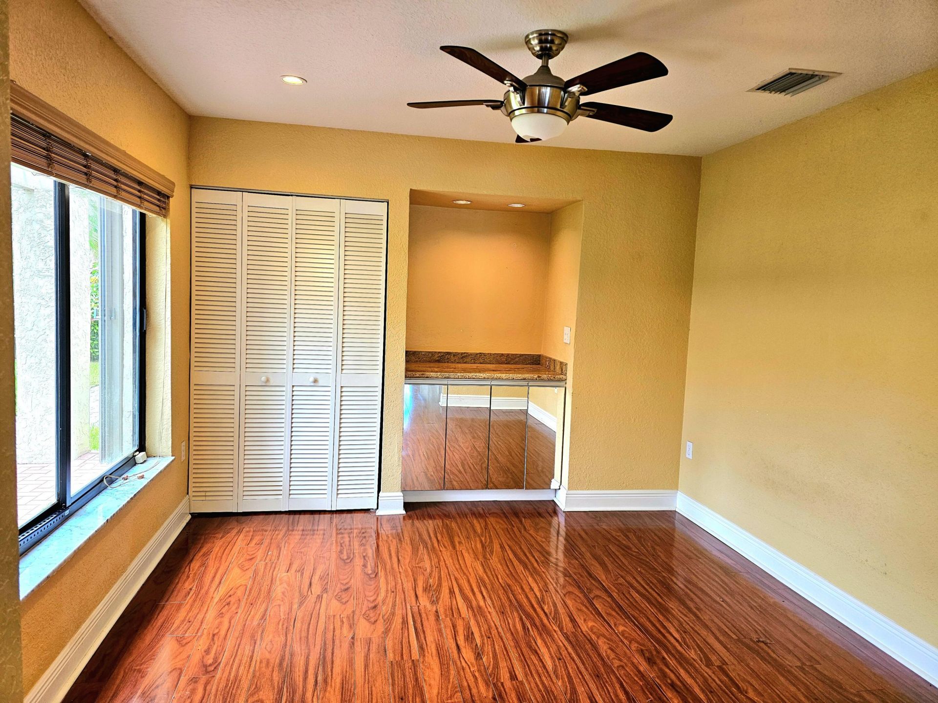 566 Village Lake Drive, Weston, FL 33326 Photo
