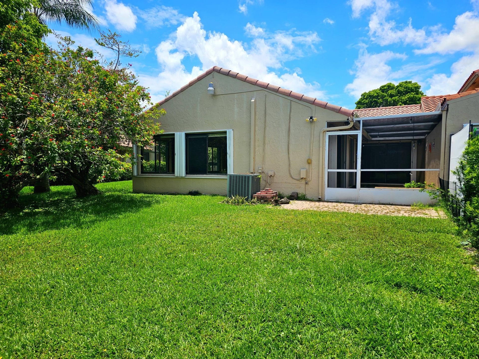 566 Village Lake Drive, Weston, FL 33326 Photo