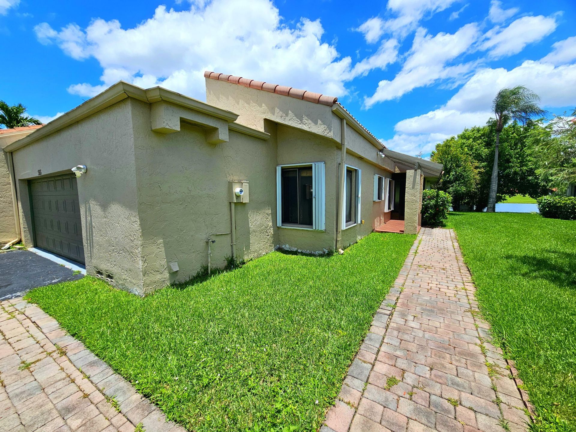 566 Village Lake Drive, Weston, FL 33326 Photo