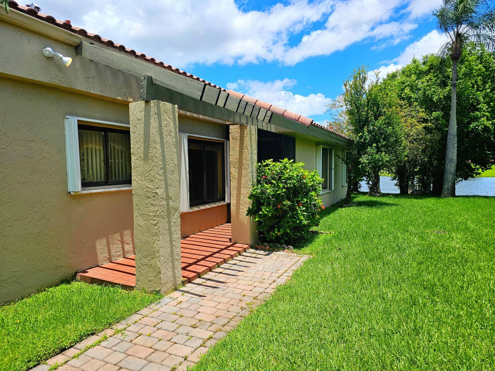 566 Village Lake Drive, Weston, FL 33326 Photo