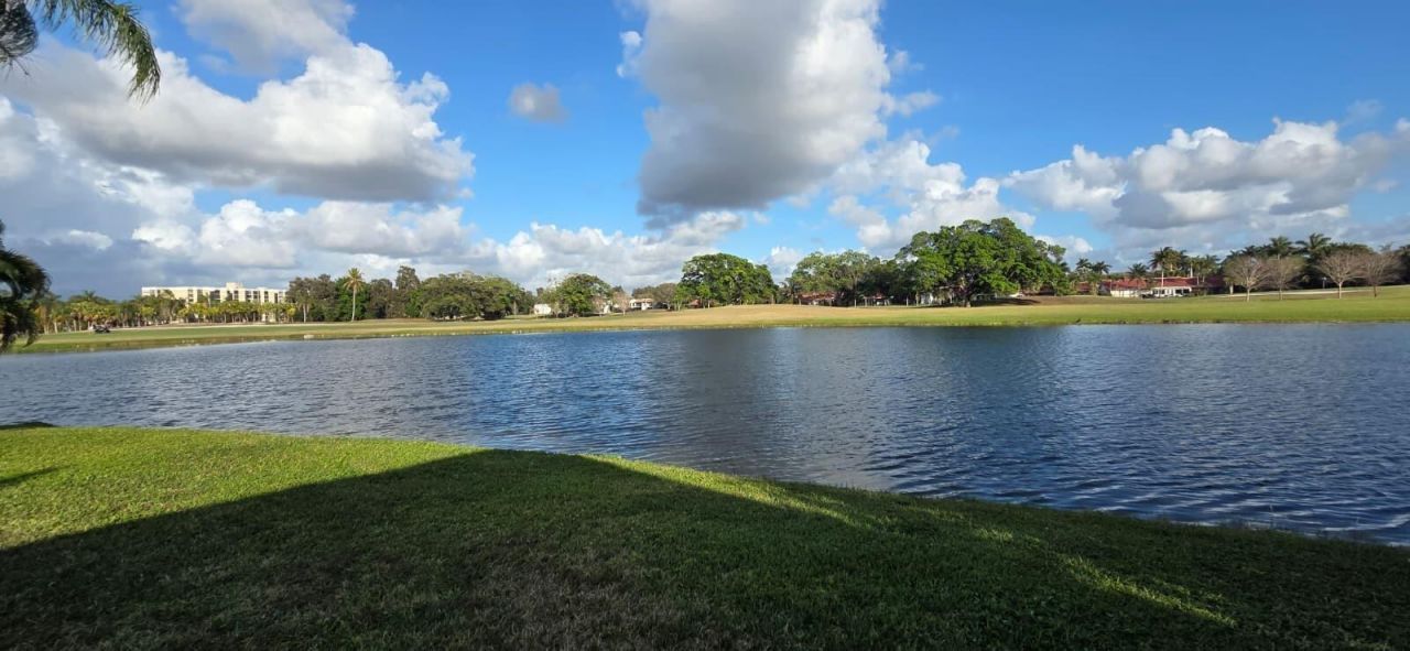 566 Village Lake Drive, Weston, FL 33326 Photo