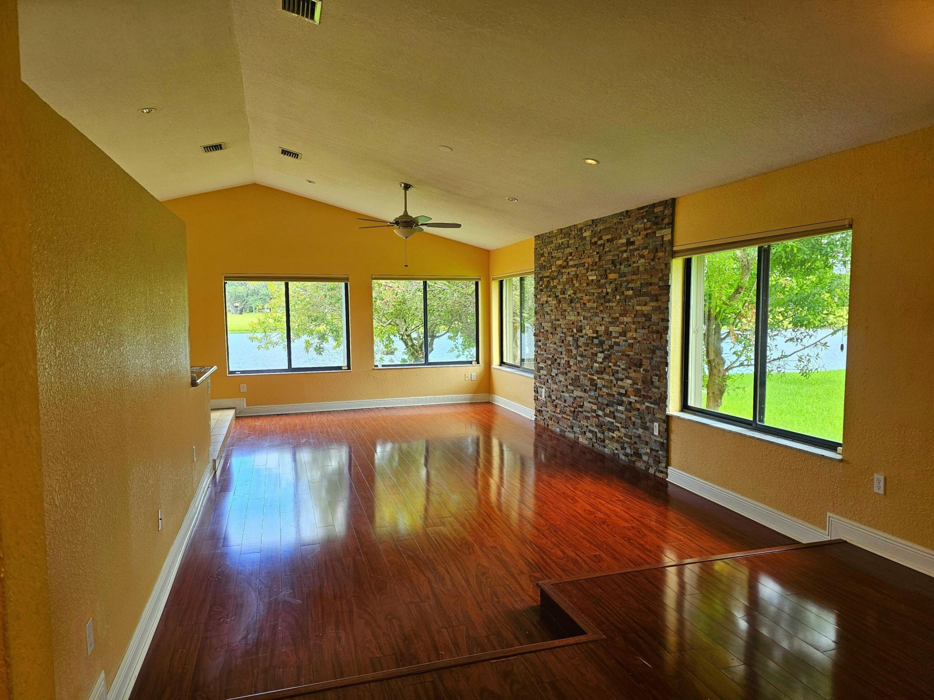 566 Village Lake Drive, Weston, FL 33326 Photo