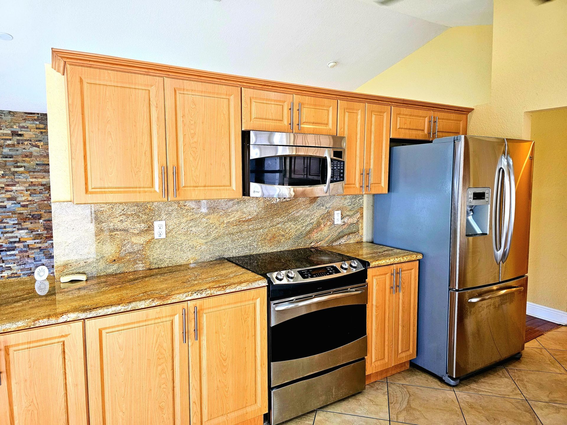 566 Village Lake Drive, Weston, FL 33326 Photo
