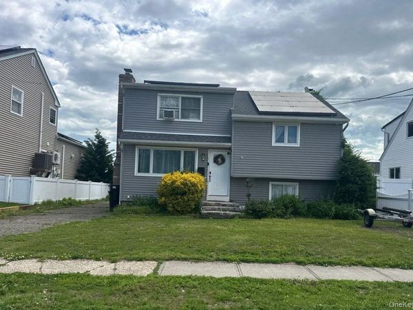 265 East Drive , Copiague, NY 11726