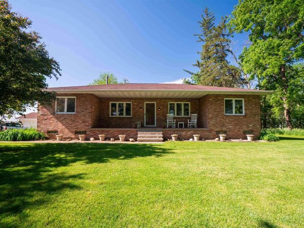 1229 W Mt. Vernon Road, Waterloo, IA 50703