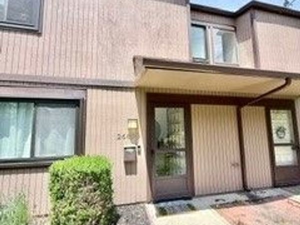 26653 Lake Of The Falls Boulevard , Olmsted Falls, OH 44138