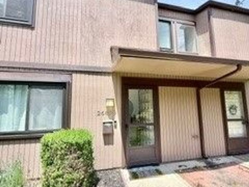 26653 Lake Of The Falls Boulevard, Olmsted Falls, OH 44138 Photo 1