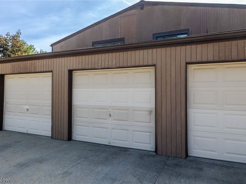 26653 Lake Of The Falls Boulevard, Olmsted Falls, OH 44138 Photo 2