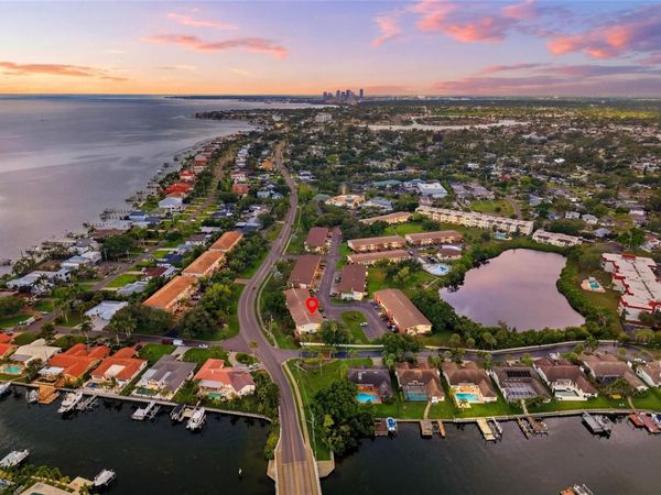 4570 OVERLOOK DRIVE NE, Unit 284, ST PETERSBURG, FL 33703