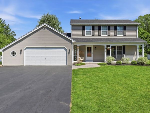 1064 Fawn Wood Drive, Webster, NY 14580