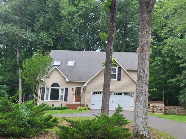 1302 Chickasha Drive, Pfafftown, NC 27040