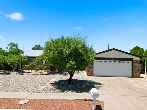 1621 Chelwood Park Boulevard NE, Albuquerque, NM 87112