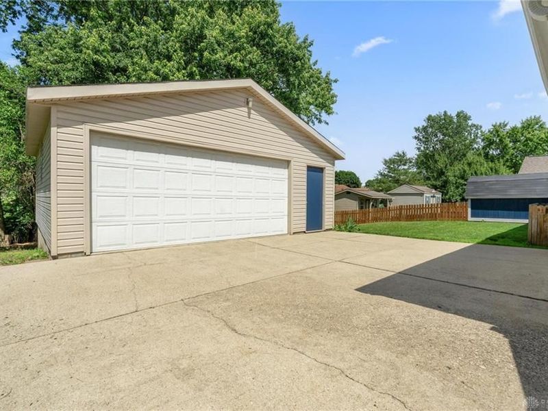 815 Plumwood Drive, New Carlisle, OH 45344 Photo 5
